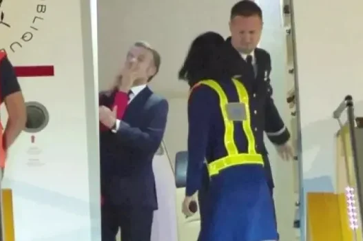 Brigitte Macron Gifle-t-elle Emmanuel Macron 🇫🇷 Le Président Répond ! 😳