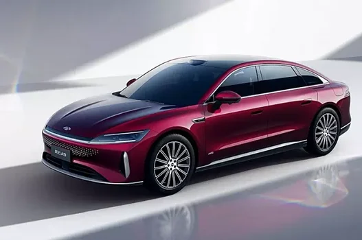Geely Galaxy Hybride Plus de 2100 km d'autonomie, la révolution chinoise est en marche ! 🔋