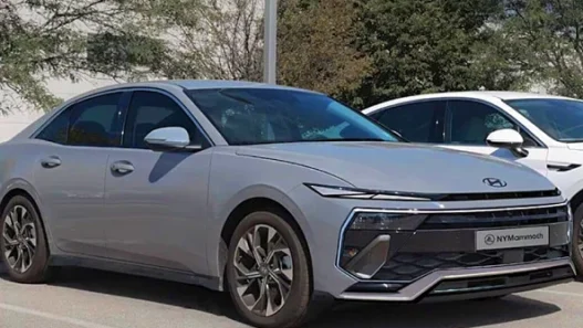 Hyundai Elantra 2026 Le voile est levé ! Plus puissante et prête à tout changer 🚀