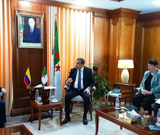 M. Arakab recherche avec l'ambassadeur de Colombie l'expansion de la coopération dans le secteur minier ⛏️🤝