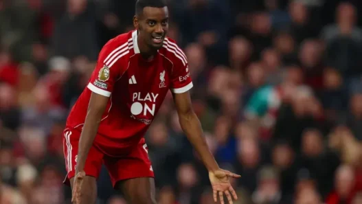 Alexander Isak, attaquant de Liverpool, sous menaces de mort