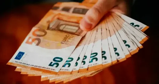 Euro atteint un niveau record sur le marché noir en Algérie