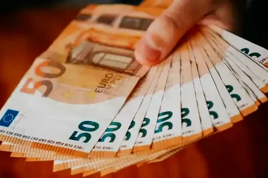 Euro atteint un niveau record sur le marché noir en Algérie