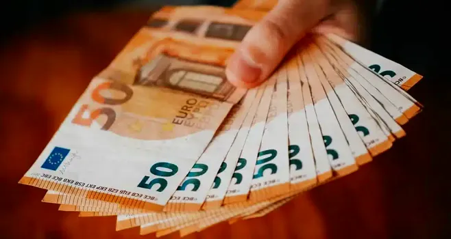 Euro atteint un niveau record sur le marché noir en Algérie