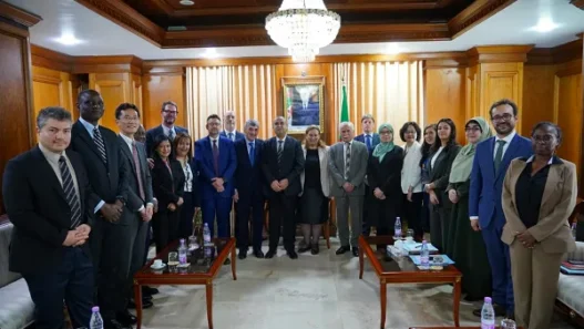 L'Algérie et la Banque Mondiale Étudient l'Élargissement de la Coopération pour les Projets d'Énergie Propre