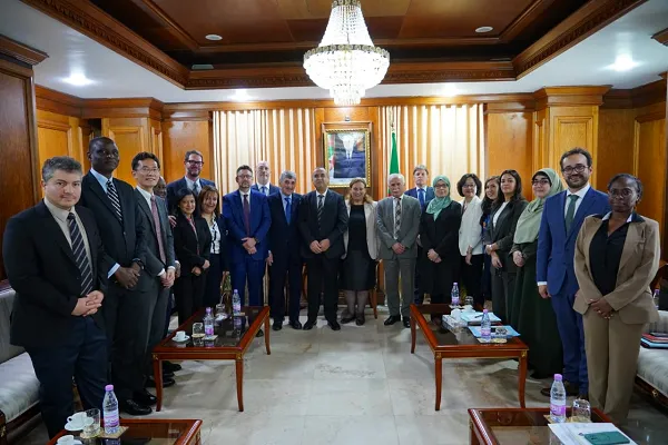 L'Algérie et la Banque Mondiale Étudient l'Élargissement de la Coopération pour les Projets d'Énergie Propre