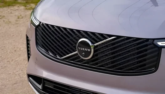 Volvo, Pionnier de la Transition Verte, Navigue en Eaux Incertaines face à l'Électrification