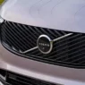 Volvo, Pionnier de la Transition Verte, Navigue en Eaux Incertaines face à l'Électrification
